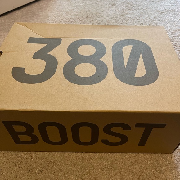 Yeezy 380 - Picture 6 of 6